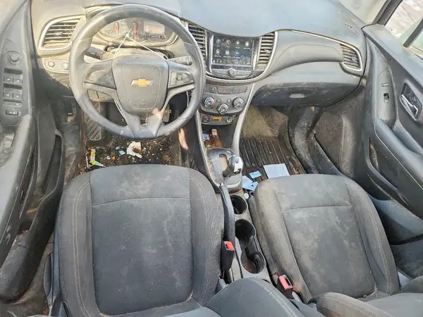 KL7CJKSBXJB647349 2018 CHEVROLET TRAX - Image 8