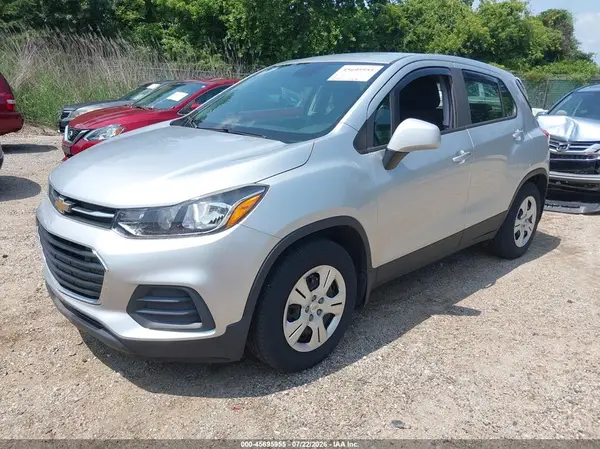 KL7CJKSBXJB715813 2018 CHEVROLET TRAX - Image 2