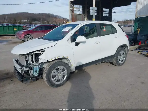 KL7CJKSBXJB718310 2018 CHEVROLET TRAX - Image 2