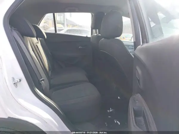 KL7CJKSBXJB718310 2018 CHEVROLET TRAX - Image 8