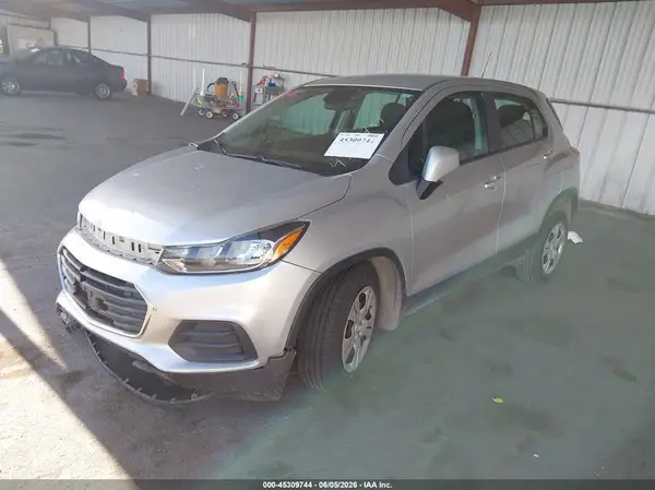 KL7CJKSBXJB720686 2018 CHEVROLET TRAX - Image 2