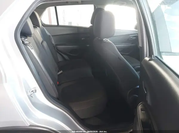 KL7CJKSBXJB720686 2018 CHEVROLET TRAX - Image 8