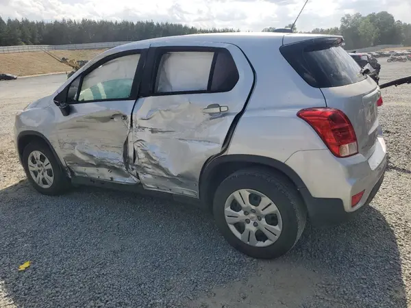 KL7CJKSBXJB720896 2018 CHEVROLET TRAX - Image 2