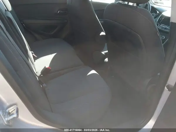 KL7CJKSBXJB721384 2018 CHEVROLET TRAX - Image 8