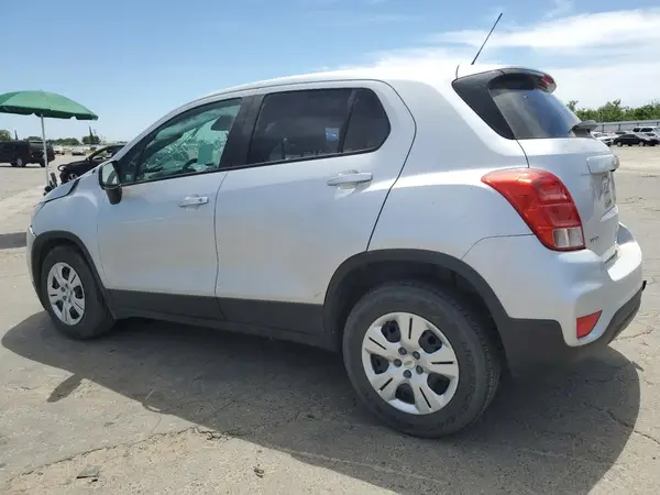 KL7CJKSBXJB722518 2018 CHEVROLET TRAX - Image 2