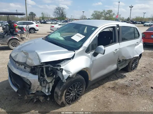 KL7CJKSBXJB722597 2018 CHEVROLET TRAX - Image 2