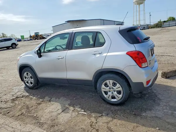 KL7CJKSBXJB723166 2018 CHEVROLET TRAX - Image 2