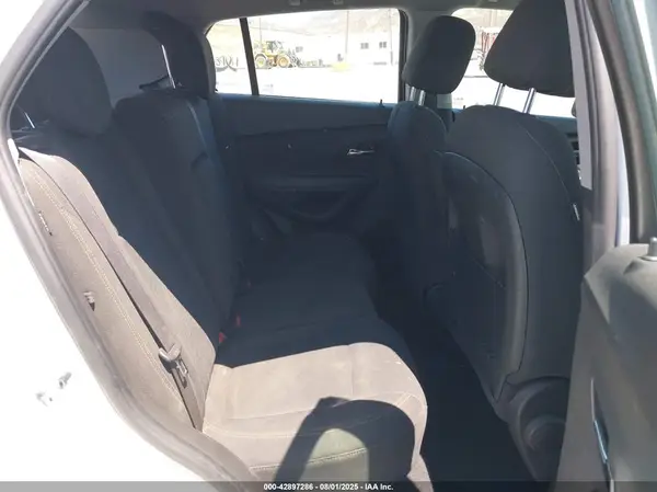 KL7CJKSBXJB723376 2018 CHEVROLET TRAX - Image 8