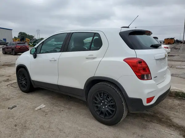 KL7CJKSBXJB724205 2018 CHEVROLET TRAX - Image 2