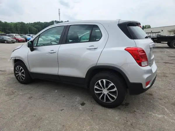 KL7CJKSBXJB724396 2018 CHEVROLET TRAX - Image 2