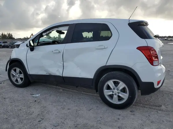 KL7CJKSBXLB015971 2020 CHEVROLET TRAX - Image 2