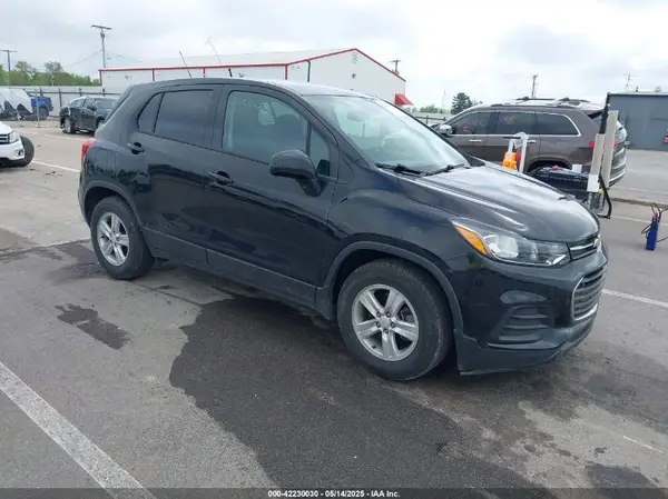 KL7CJKSBXLB020458 2020 CHEVROLET TRAX - Image 1