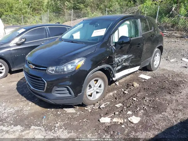 KL7CJKSBXLB021030 2020 CHEVROLET TRAX - Image 2