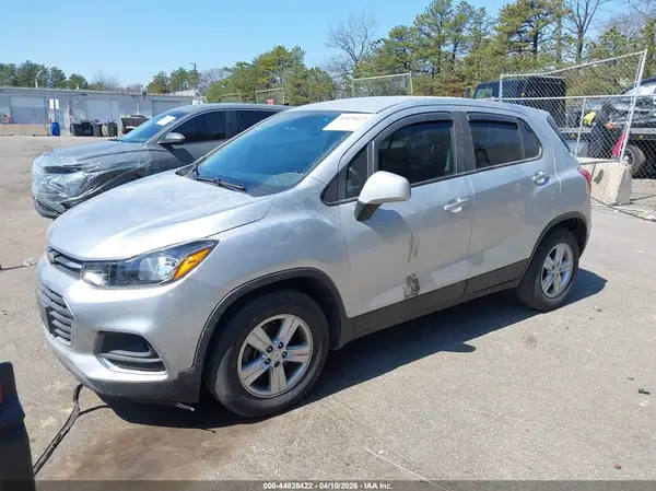 KL7CJKSBXLB027863 2020 CHEVROLET TRAX - Image 2