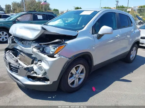 KL7CJKSBXLB028110 2020 CHEVROLET TRAX - Image 2