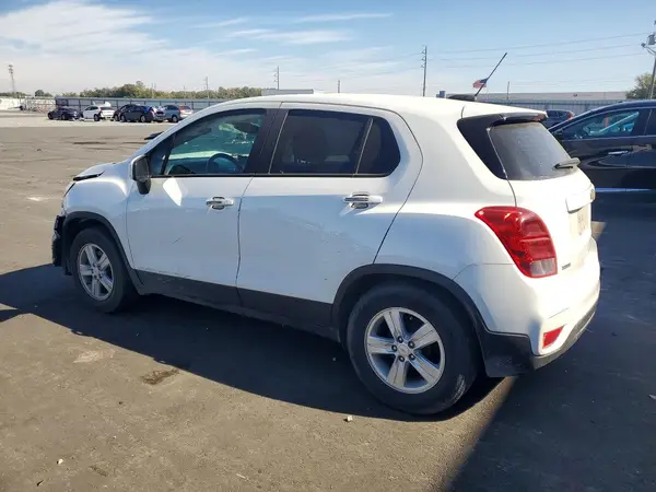 KL7CJKSBXLB028186 2020 CHEVROLET TRAX - Image 2