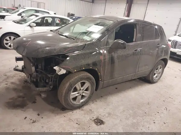 KL7CJKSBXLB028933 2020 CHEVROLET TRAX - Image 2