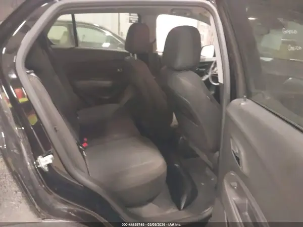 KL7CJKSBXLB028933 2020 CHEVROLET TRAX - Image 8