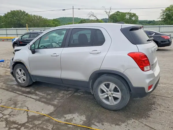 KL7CJKSBXLB031184 2020 CHEVROLET TRAX - Image 2