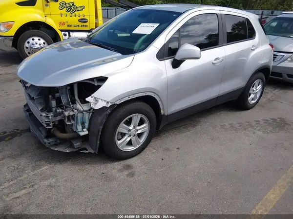 KL7CJKSBXLB031332 2020 CHEVROLET TRAX - Image 2