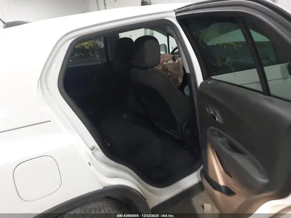 KL7CJKSBXLB046445 2020 CHEVROLET TRAX - Image 8