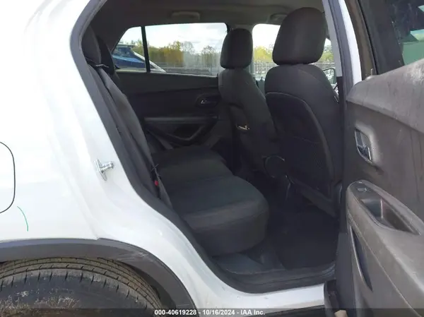 KL7CJKSBXLB047644 2020 CHEVROLET TRAX - Image 8