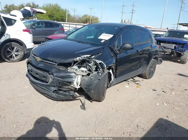 KL7CJKSBXLB049233 2020 CHEVROLET TRAX - Image 2