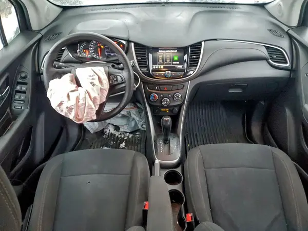 KL7CJKSBXLB049457 2020 CHEVROLET TRAX - Image 8