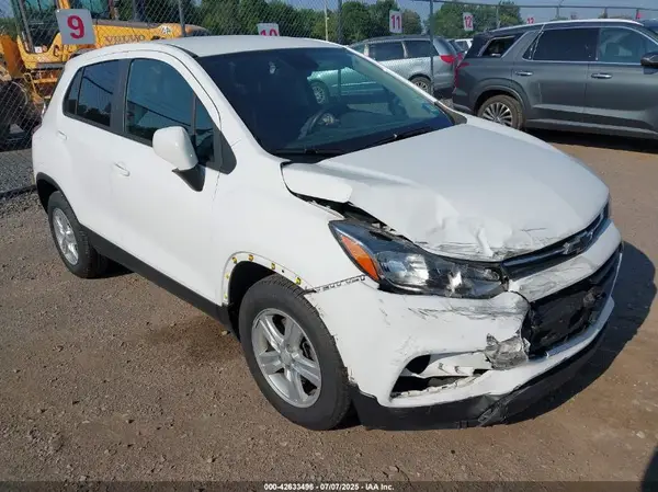 KL7CJKSBXLB052701 2020 CHEVROLET TRAX - Image 1