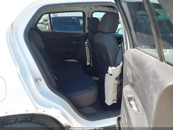 KL7CJKSBXLB058806 2020 CHEVROLET TRAX - Image 8