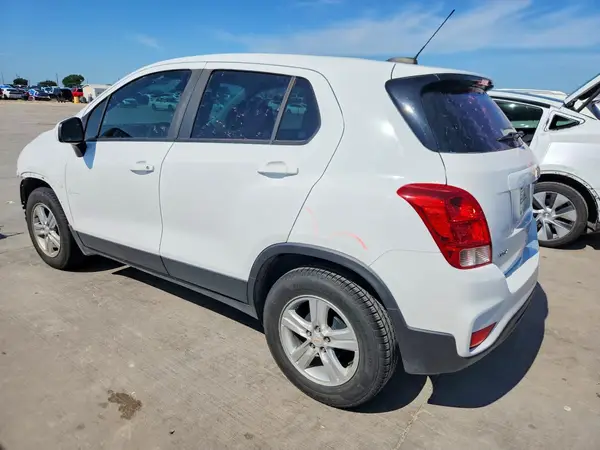 KL7CJKSBXLB060457 2020 CHEVROLET TRAX - Image 2
