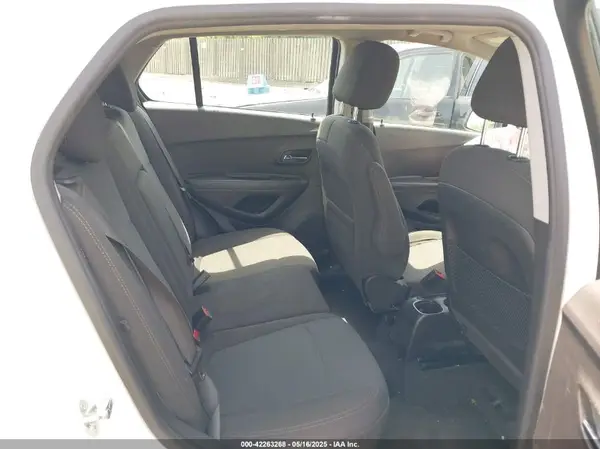 KL7CJKSBXLB064525 2020 CHEVROLET TRAX - Image 8