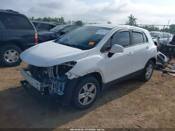 KL7CJKSBXLB074942 2020 CHEVROLET TRAX - Image 2