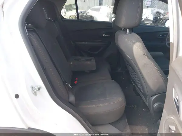 KL7CJKSBXLB074942 2020 CHEVROLET TRAX - Image 8