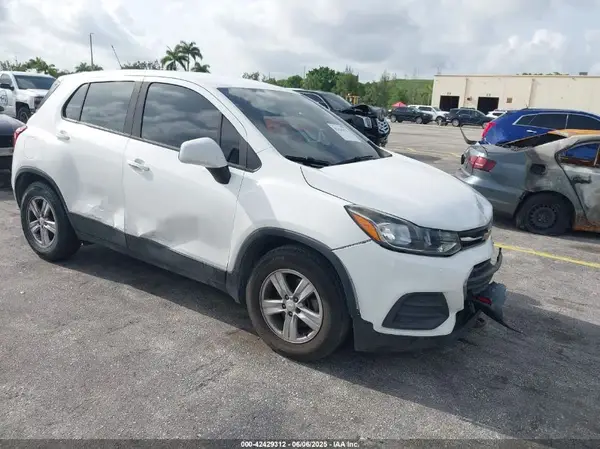 KL7CJKSBXLB075041 2020 CHEVROLET TRAX - Image 1