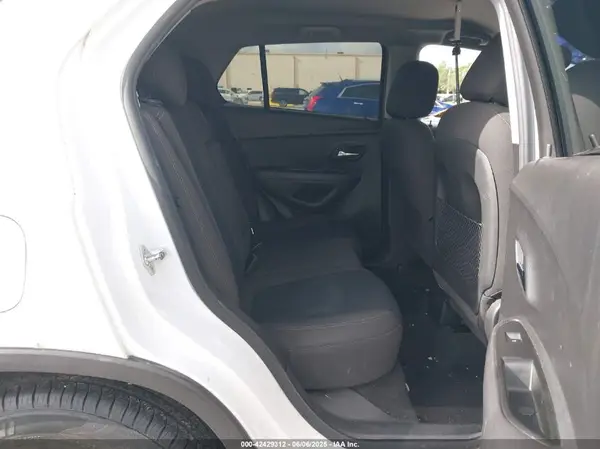 KL7CJKSBXLB075041 2020 CHEVROLET TRAX - Image 8