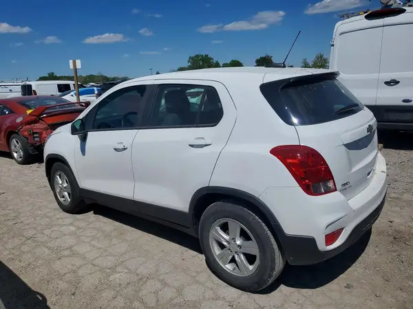 KL7CJKSBXLB075881 2020 CHEVROLET TRAX - Image 2