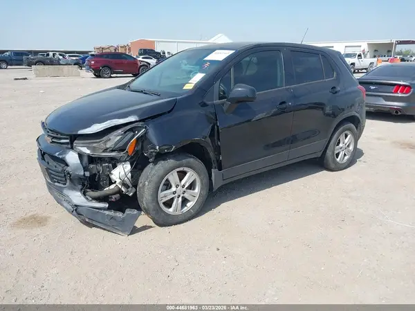 KL7CJKSBXLB085908 2020 CHEVROLET TRAX - Image 2