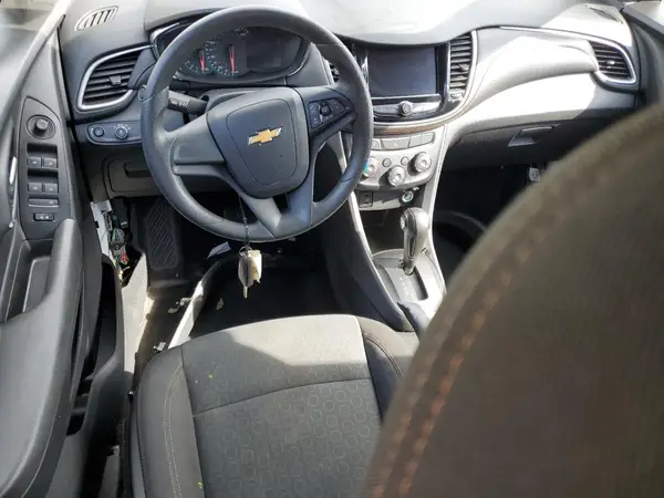 KL7CJKSBXLB090302 2020 CHEVROLET TRAX - Image 8