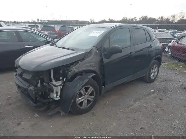 KL7CJKSBXLB090848 2020 CHEVROLET TRAX - Image 2