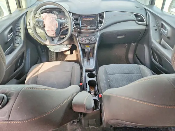KL7CJKSBXLB319075 2020 CHEVROLET TRAX - Image 8