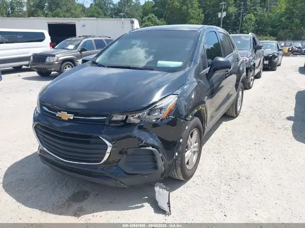 KL7CJKSBXLB325023 2020 CHEVROLET TRAX - Image 2