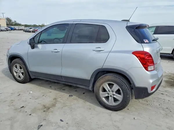 KL7CJKSBXLB330237 2020 CHEVROLET TRAX - Image 2