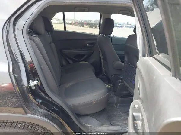KL7CJKSBXMB301452 2021 CHEVROLET TRAX - Image 8