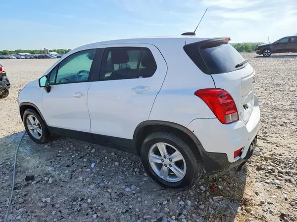 KL7CJKSBXMB302116 2021 CHEVROLET TRAX - Image 2