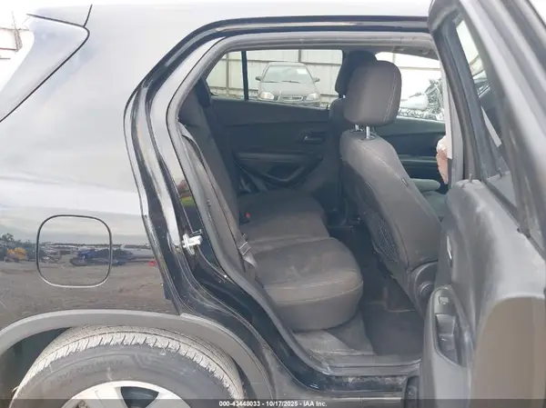 KL7CJKSBXMB302486 2021 CHEVROLET TRAX - Image 8