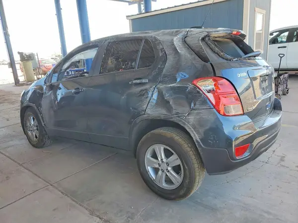 KL7CJKSBXMB313424 2021 CHEVROLET TRAX - Image 2