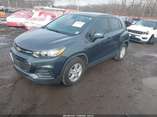 KL7CJKSBXMB325024 2021 CHEVROLET TRAX - Image 2