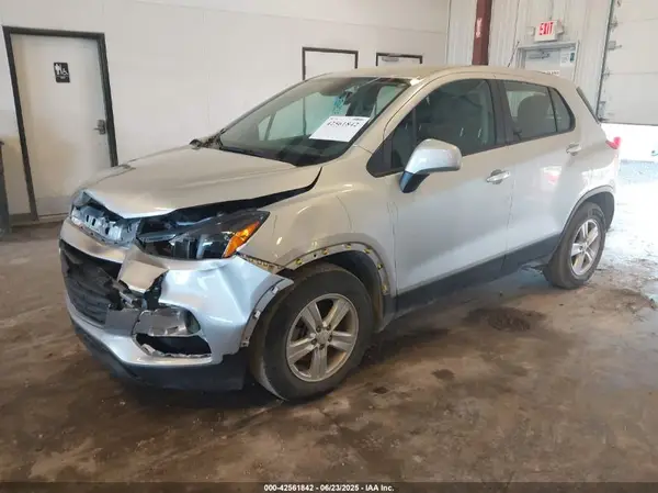 KL7CJKSBXMB327596 2021 CHEVROLET TRAX - Image 2