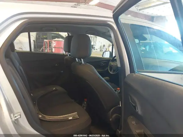 KL7CJKSBXMB327596 2021 CHEVROLET TRAX - Image 8